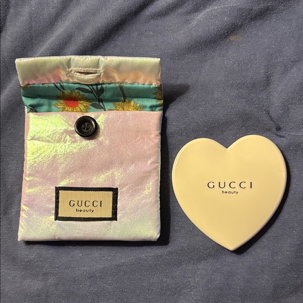 Gucci Beauty Heart-Shaped Compact - White